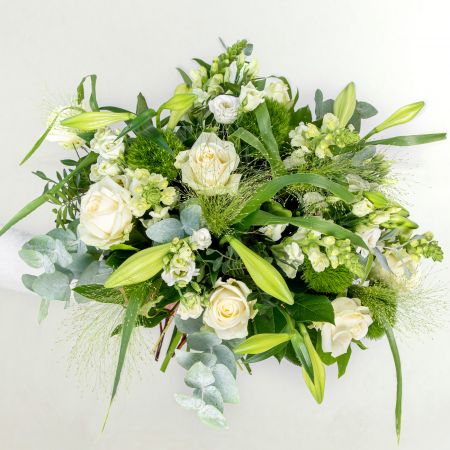 Extra groot boeket met witte bloemen en groene bladeren, boeket bloemen bestellen